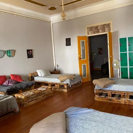 Faroway Hostel Buitenkant foto